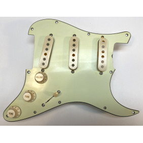 59-62´s- loaded - pickguard Strat SSS, 3 ply vintage color Mint relic